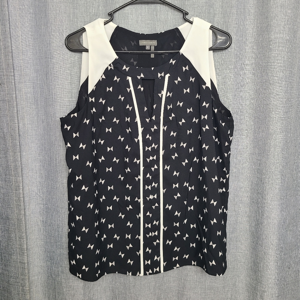 Vince Camuto geometric triangle/hourglass sleeveless blouse sz M